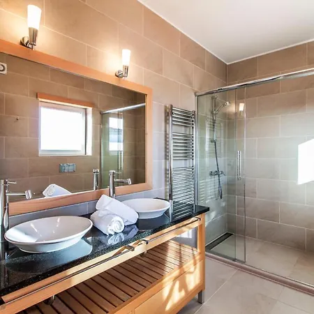 Villa Ferrel Sleeps 6 With Pool And Wifi
